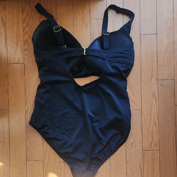 Chic Black Cutout Swimsuit- Women's Size 2x - Picture 2 of 5